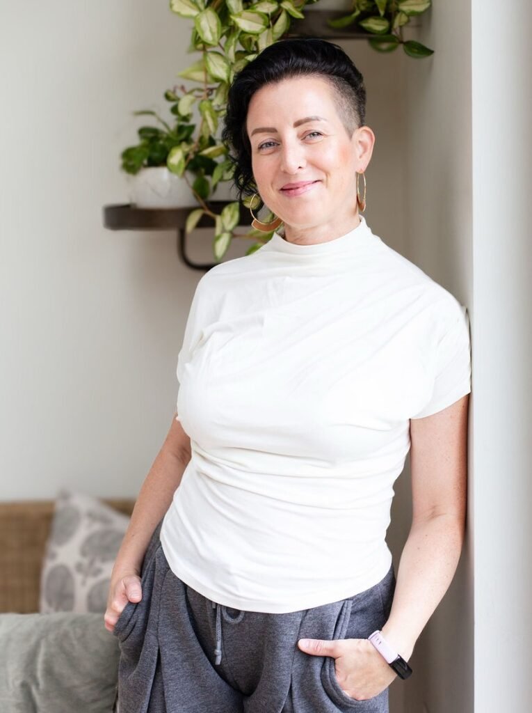 Image of Rowenna Clifford, London UK Hypnotherapist specialising in hypnotherapy for anxiety, attachment issues, low self-esteem, childhood trauma and addictions.